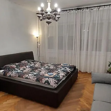 Drvenija Apartment